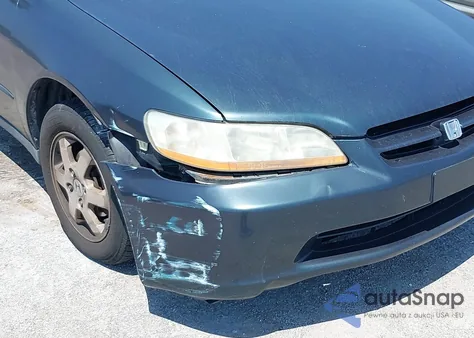 2000 Honda Accord 2.3 Se из США, поврежденный, VIN 1HGCG5679YA068637